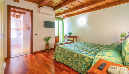 Classic Double/Twin Room