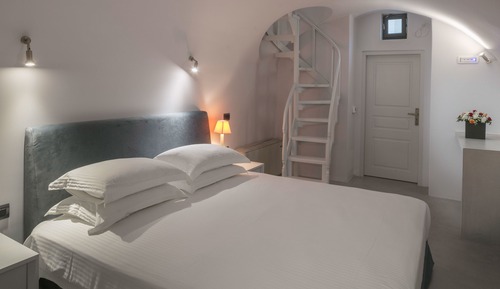 Villa (Dolce Far Niente) Jetted Tub Caldera View