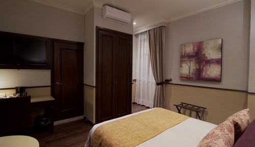 Standard Room, 1 Queen Bed
