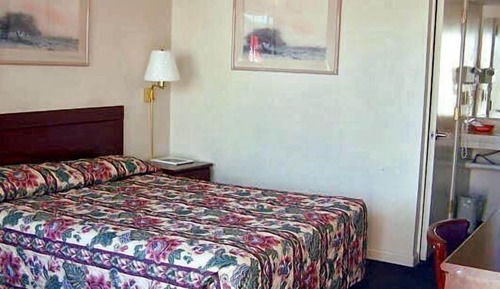 Standard Room, 1 Queen Bed