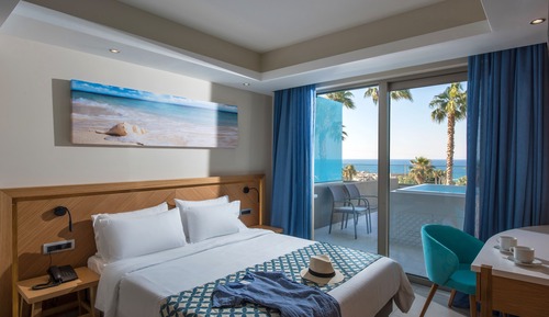 Suite with Outdoor Whirlpool