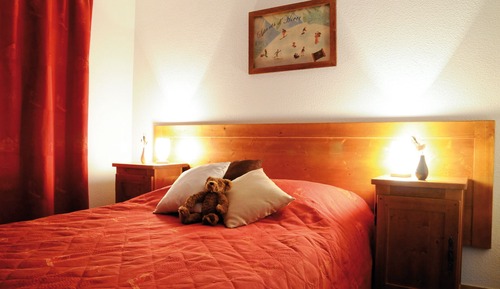 3 bedroom apartment sleeps 8 (sometimes split level)