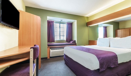 Standard Room, 1 Queen Bed