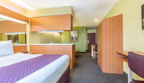 Suite, 1 Queen Bed, Non Smoking