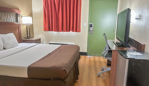Room, 1 King Bed, Smoking