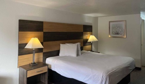 Deluxe Room, 1 Queen Bed, Accessible, Non Smoking