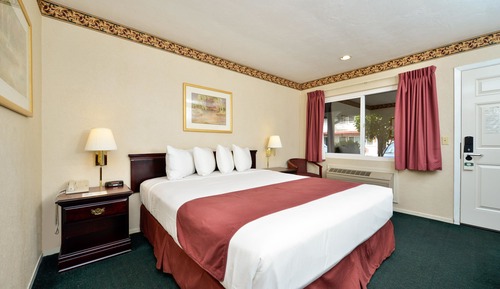 1 Queen Bed Non-Smoking