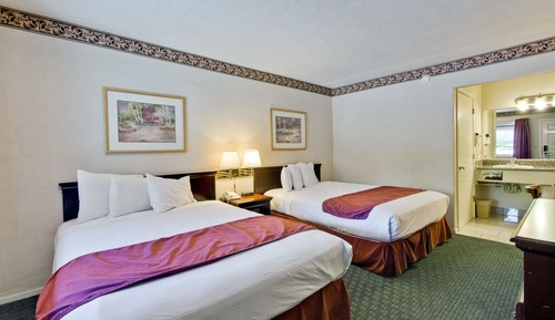 2 Double Beds Non-Smoking