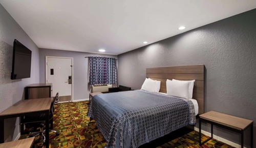 Room, 1 King Bed, Smoking