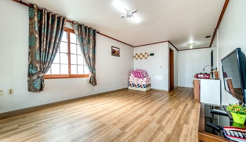 Room (Korean Ondol)