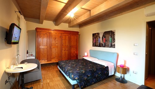 Junior Room, Accessible