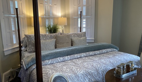 Deluxe Suite, 1 King Bed, Bathtub