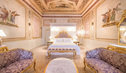 Suite Supreme, Canal View