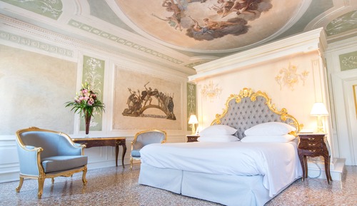 Junior Suite, Canal View