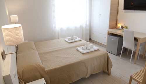 Standard Room, 1 Queen Bed, Ensuite, Ground Floor