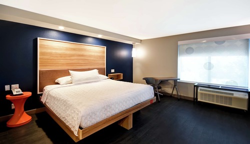 Room, 1 King Bed, Accessible (Roll-In Shower)