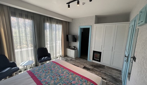 Karyanda Room