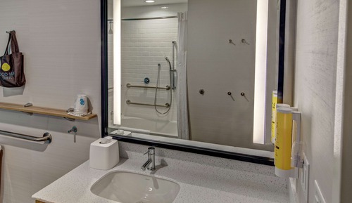 Room, 1 King Bed, Accessible, Bathtub