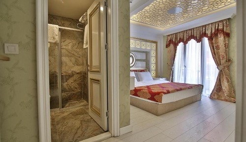 Queen Room With Big Balcony