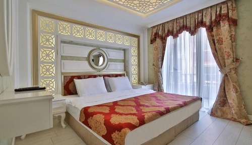 Queen Room With Small Balcony