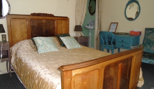 Double or Twin Room (Chambre Carrée)