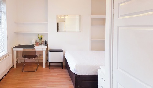 Double Room, Shared Bathroom (L Room)