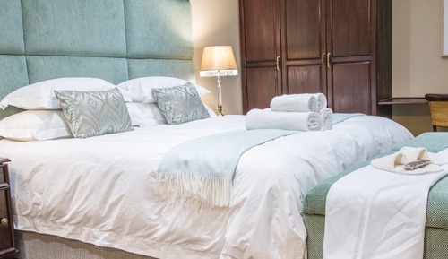 Honeymoon Suite