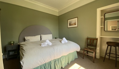 Cottage (Yew Tree)