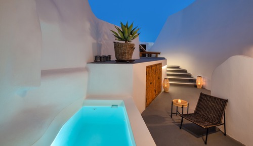 Two-Bedroom Suite with Outdoor Hot Tub (Ambelos)