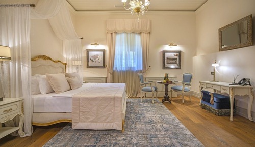Suite, 1 Queen Bed, Non Smoking, Jetted Tub