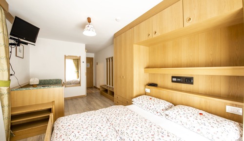 Standard Double or Twin Room, Balcony, Mountain View