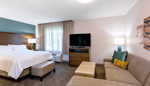 Studio Suite, 1 Queen Bed, Kitchen