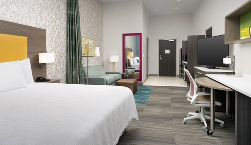 Suite, 1 King Bed, Accessible (Mobility & Hearing, Roll-in Shower)
