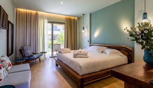 Executive Suite, Private Pool