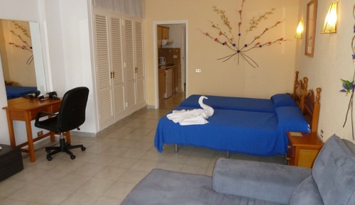 Studio, 2 Twin Beds, Balcony