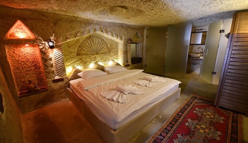 Superior Cave Room