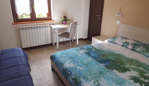 Triple Room, 1 Queen Bed