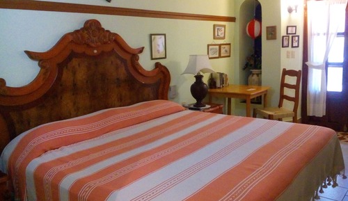 Standard Suite, 1 King Bed with Sofa bed, Kitchen, Courtyard View