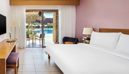 Family Room, 2 Double Beds, Pool View
