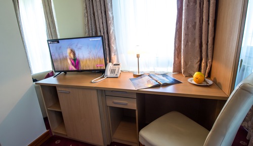 Deluxe Suite, City View