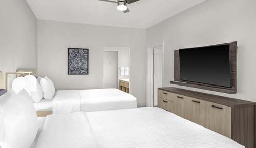 Suite, 2 Queen Beds, Accessible