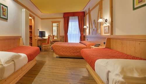 Deluxe Quadruple Room