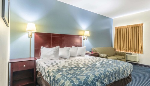 Standard Room, 1 King Bed, Smoking