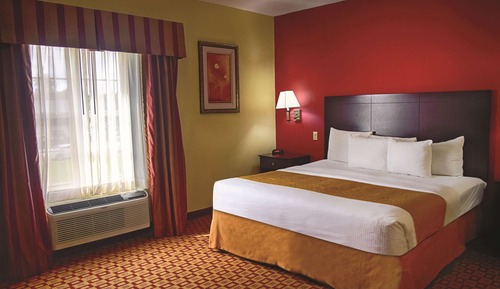 Suite, 1 King Bed, Accessible, Non Smoking (Mobility,Hearing,Tub w/Grab Bars)