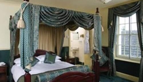Suite, Ensuite (4 Poster)