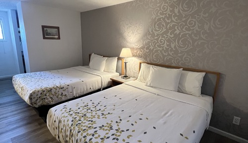 Standard Room, 2 Queen Beds, Non Smoking