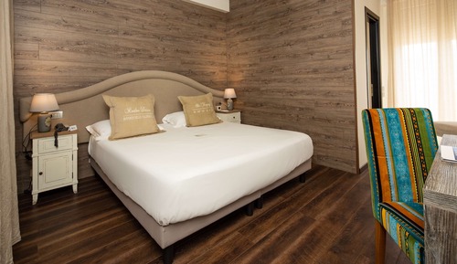 Deluxe Room, 1 King Bed, Balcony, Sea View (Twin bed on request)