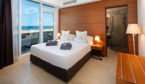 Junior Suite, 1 King Bed, Jetted Tub, Sea View