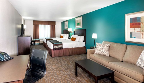 Room, Non Smoking (2 Queen Beds and Sofa Bed)