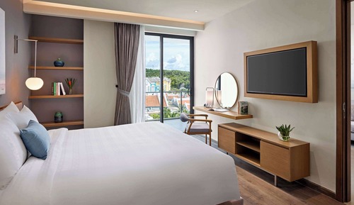 Superior Suite, Balcony (1 King Bed)